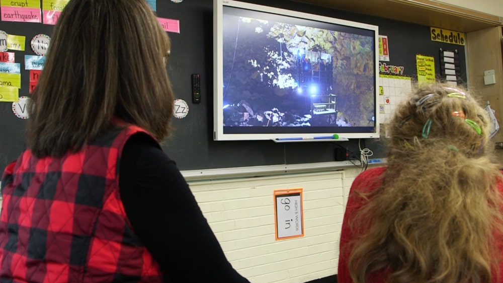 Two students watching a readtopia video