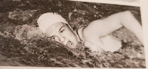 Paula Hamp swimming